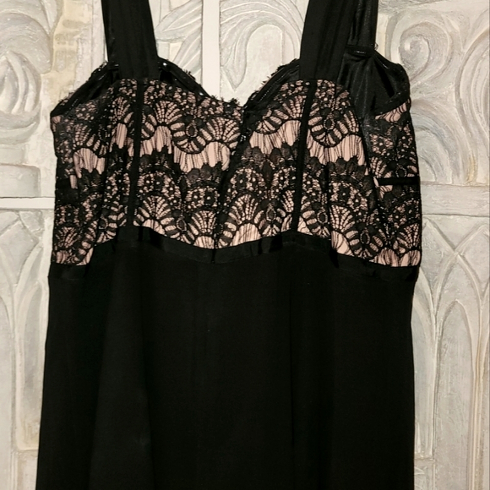 Dress - Picture 3 of 4